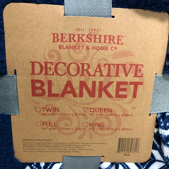 Berkshire | Decorative Blanket | Blue & White | Size Queen (PM_B51) - Picture 3 of 4